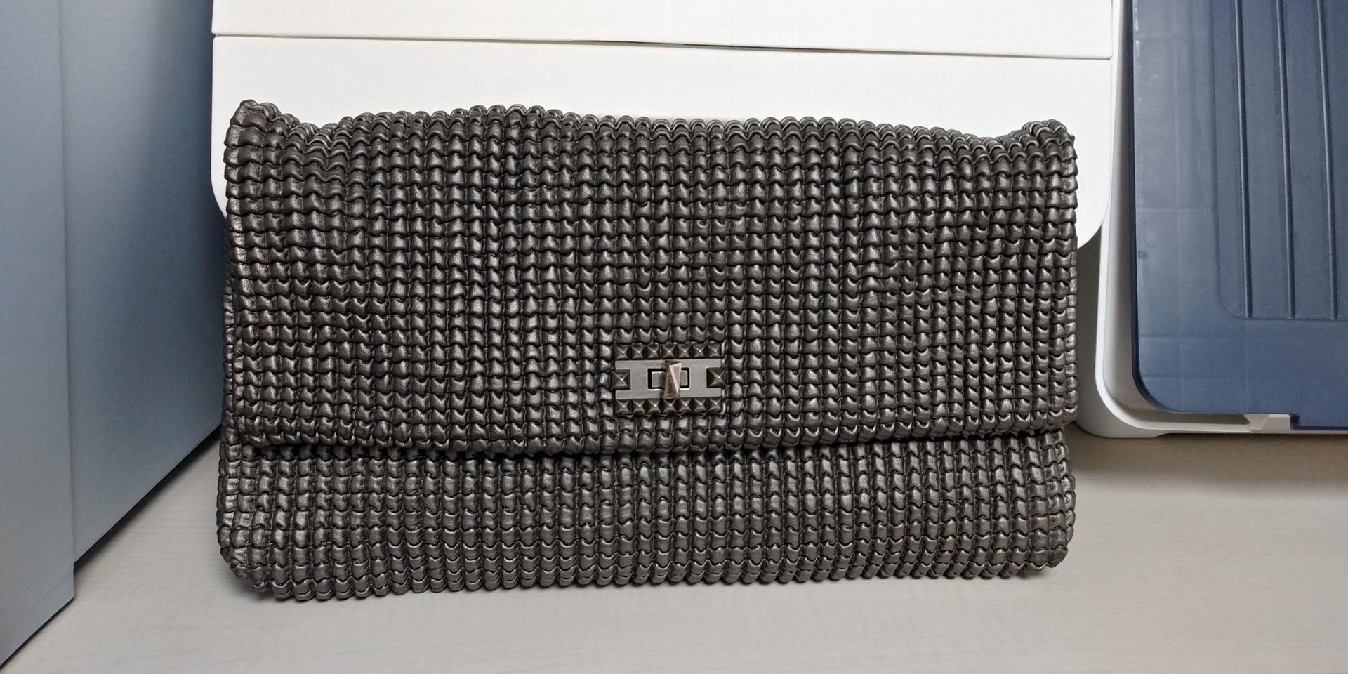 덱케 뉴비트 크로스백  33×20 클러치백(끈탈착가능)7만원,거의새것