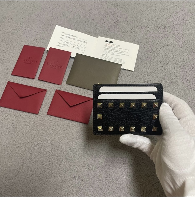발렌티노 락스터드 카드지갑