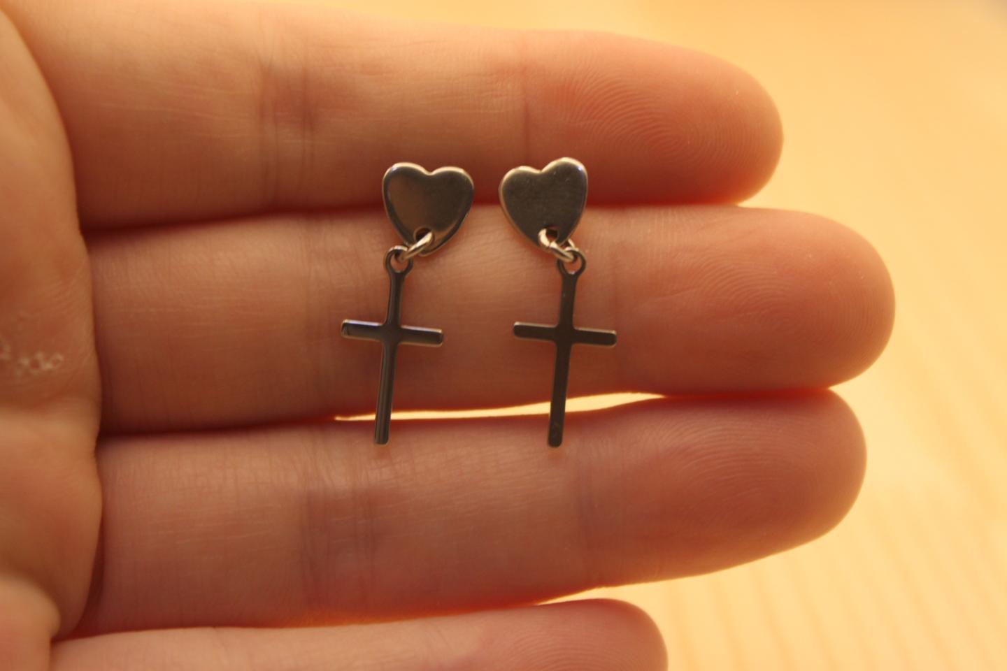 하트 십자가 써지컬스틸귀걸이 (새상품)