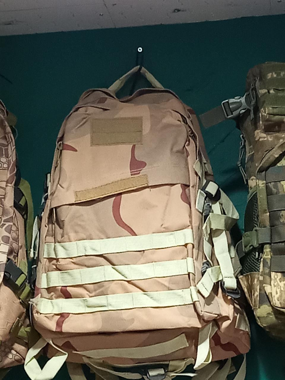 아웃도어스포츠용  밀리터리스타일  미디엄사이즈 카모색상 백팩들 여러가지