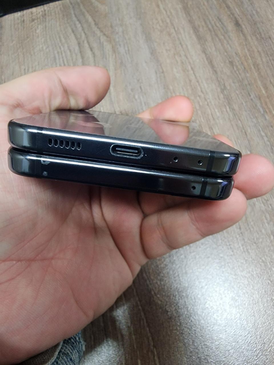 갤럭시Z플립5 블랙팝니다.