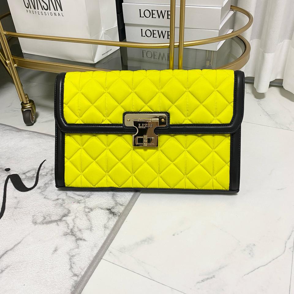 [새상품] LIZM 클러치