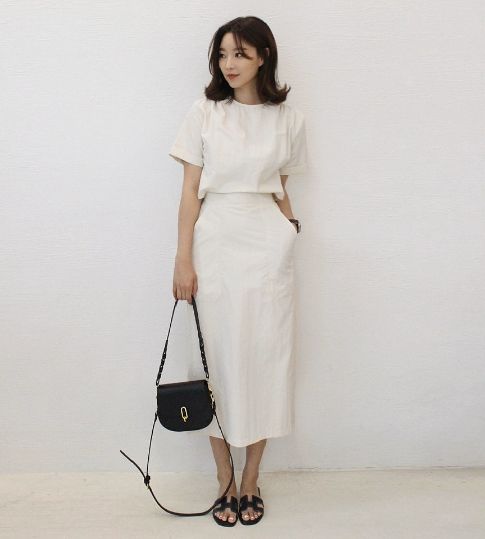 투피스 느낌의 뒷단추 롱원피스