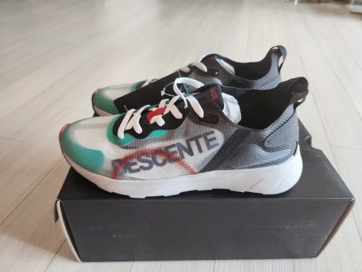 230. 데상트 새신발