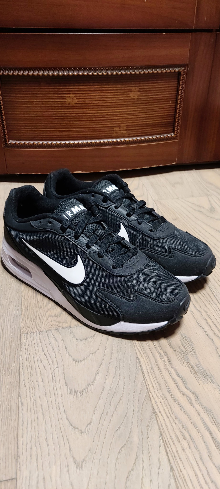 나이키 에어맥스 솔로. 260.