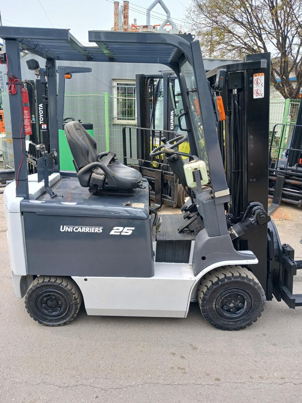 전동지게차  유니케리어2.5톤