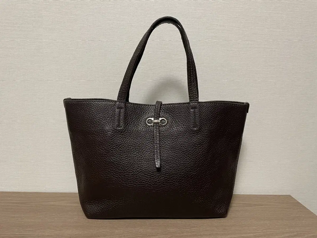 정품 페라가모 쇼퍼백