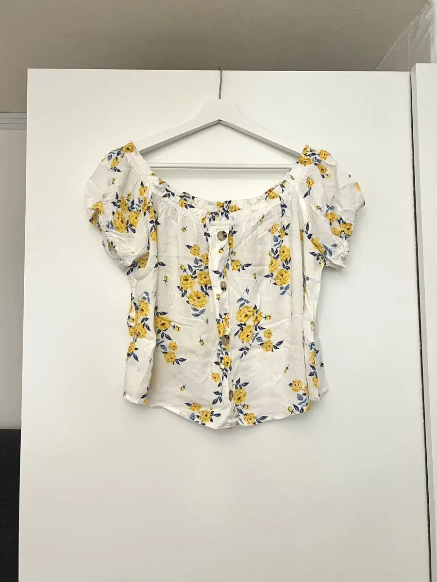 플라워 오프숄더 블라우스