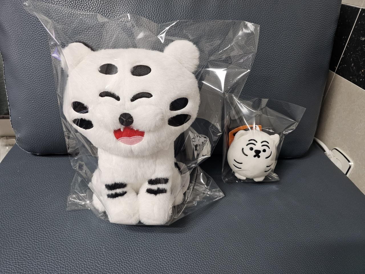 호랑이 백호 중형인형이랑 호야 키링 가방고리 애착인형 새거 팔아요