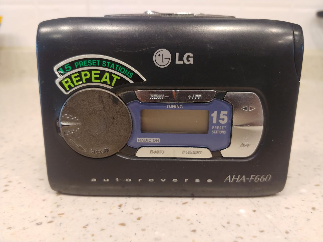 LG(AHA-F660)-1 워크맨(라디오,카세트플레이어) 판매합니다.