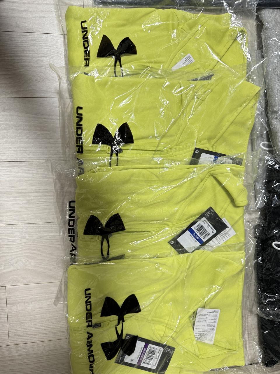 언더아머 정품 형광 반집업 판매합니다