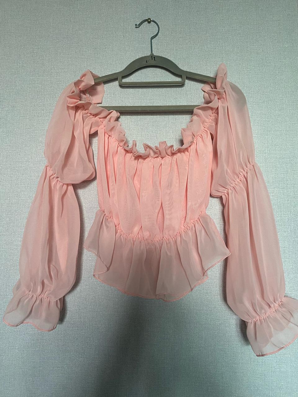 프릴 오프숄더 블라우스