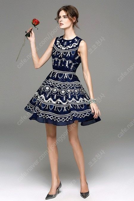 수입의류 럭셔리 자수 오간자 슬리브리스 플레어 원피스 드레스 44 55