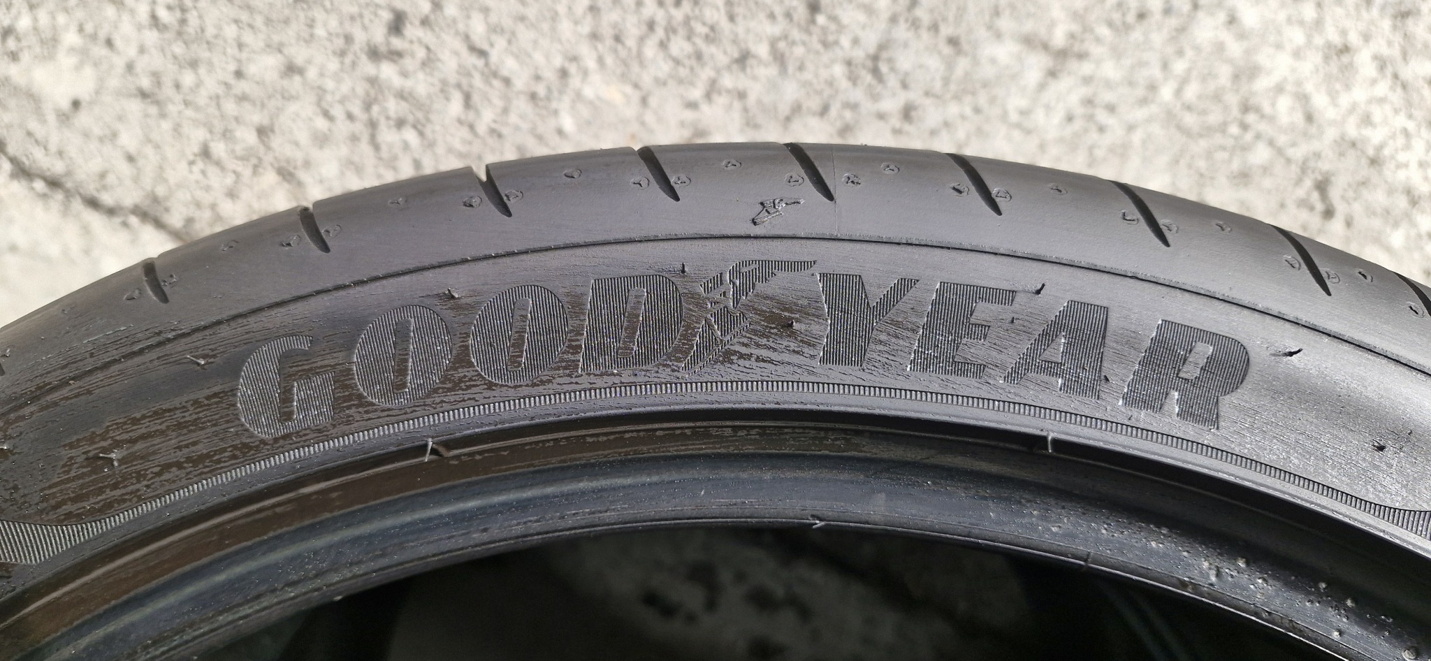 굳이어 이글F1 305 35 21 2짝 중고타이어