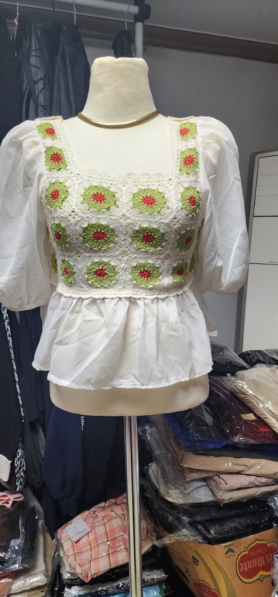 쉬폰퍼프 프릴블라우스