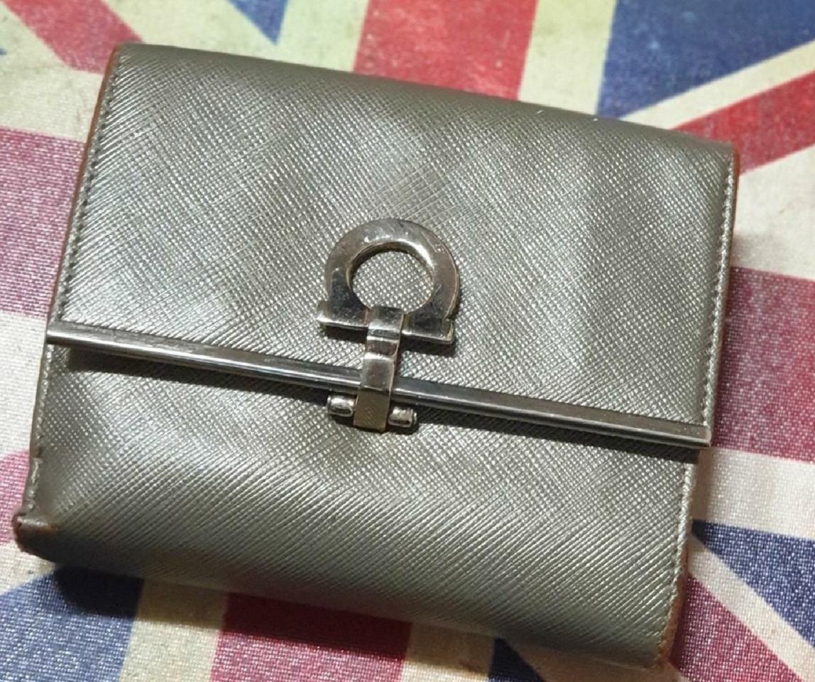 정품 페라가모 간치니 반지갑