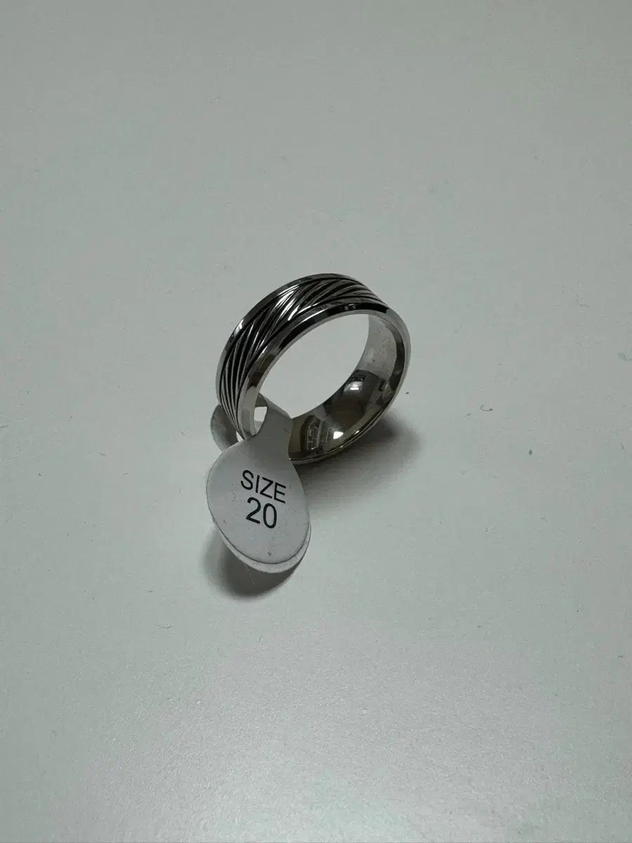 블랙 라인 패턴 써지컬 실버 반지