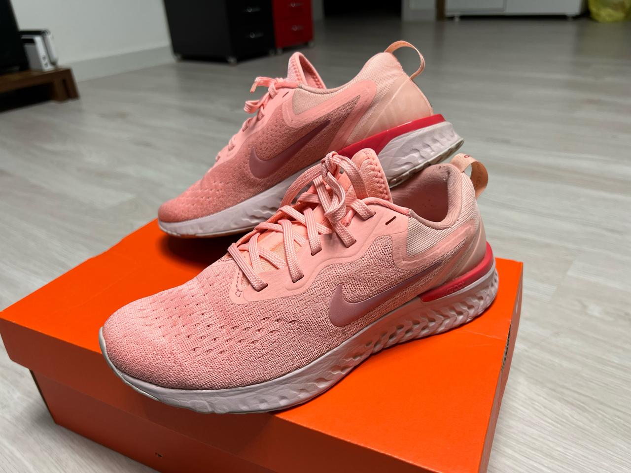 [240] 나이키 우먼스 AO9820-601 오디세이 리액트 메탈릭 신