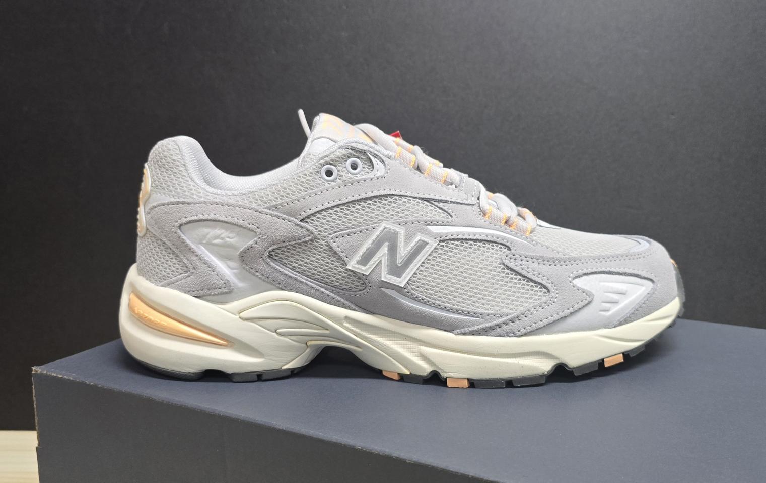 미착용새상품 뉴발란스 정품 725모델 사이즈 275