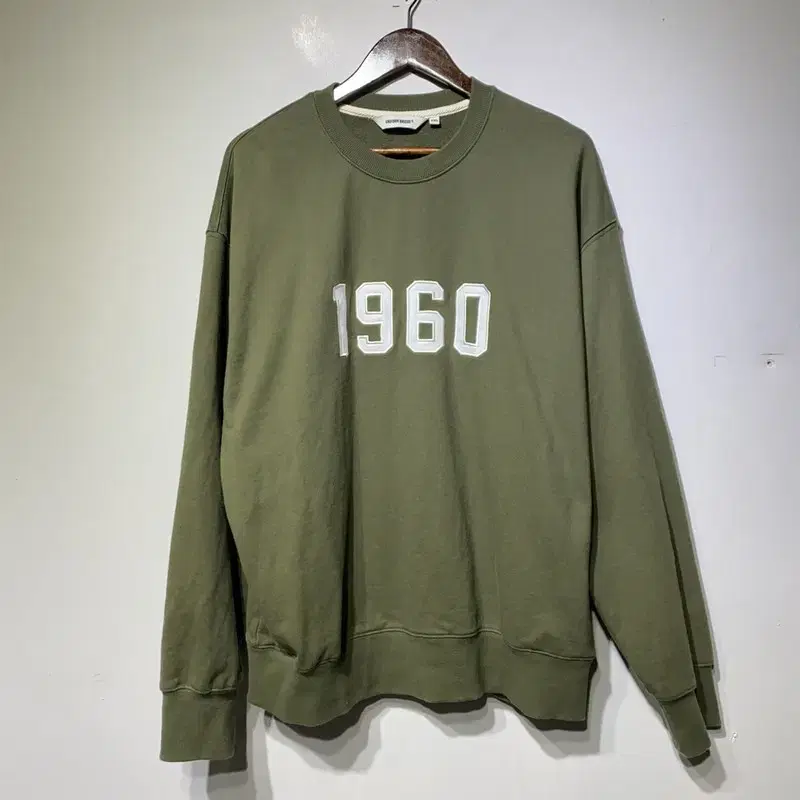 유니폼브릿지 카키 맨투맨 105 A02250