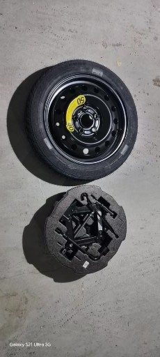 스페어타이어와 작기 16인치