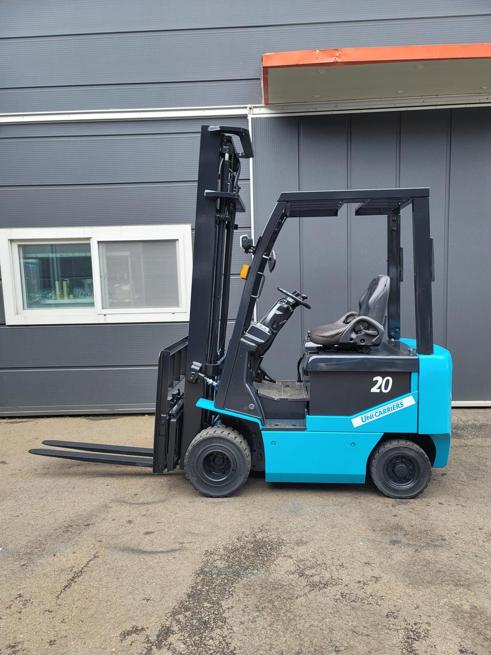 신차급 유니케리어 2톤 전동지게차 판매