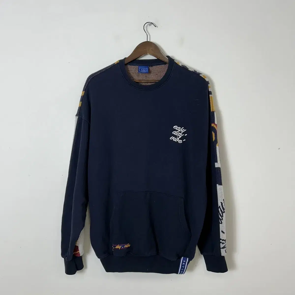 로맨틱크라운 니트 맨투맨 105 급처합니다