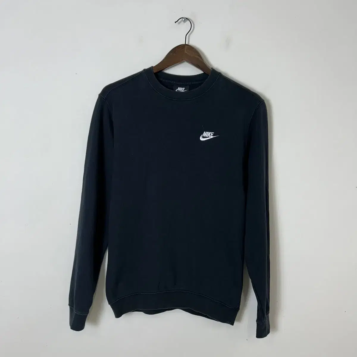 나이키 자수 맨투맨 95 급처합니다