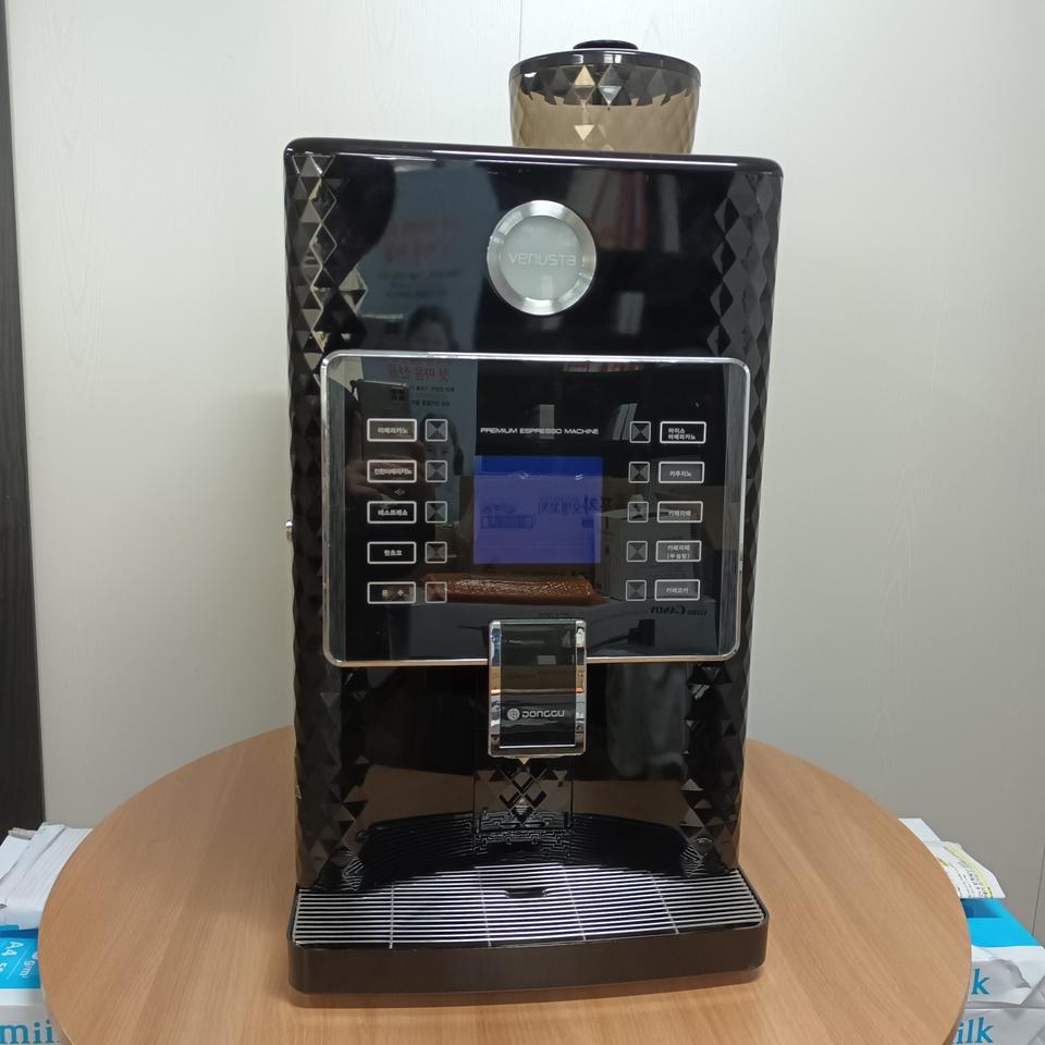 베누스타 마스터 무인커피머신 저렴하게 판매합니다.