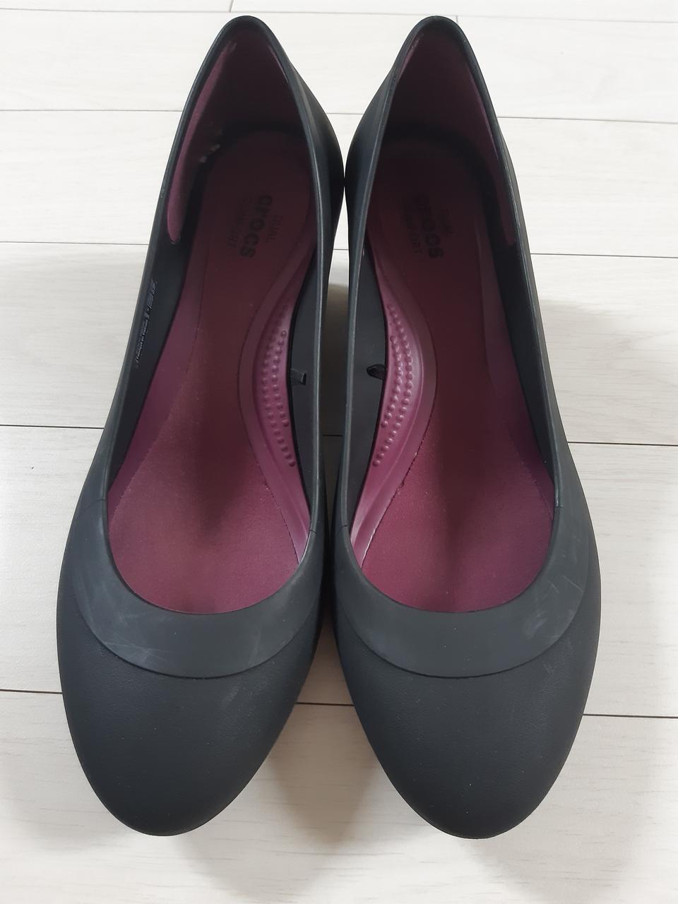 여성 크록스 구두 225사이즈 5cm굽 새거