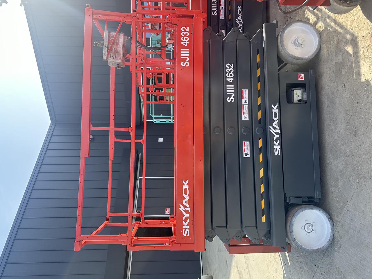 12m 고소작업대의 베스트셀러! 넓고 높고 빠르다 / SJ4632