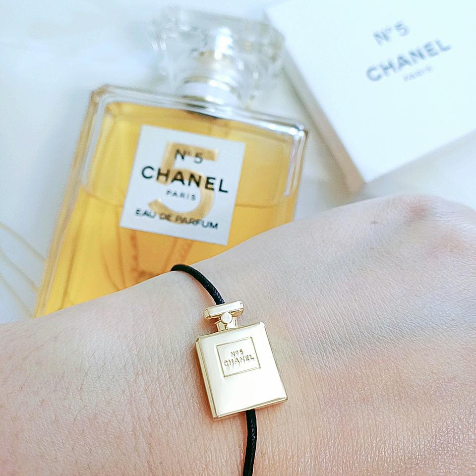 뷰티제품)국문라벨)홀리데이 샤넬팔찌 브레이슬릿 참 장식 새상품