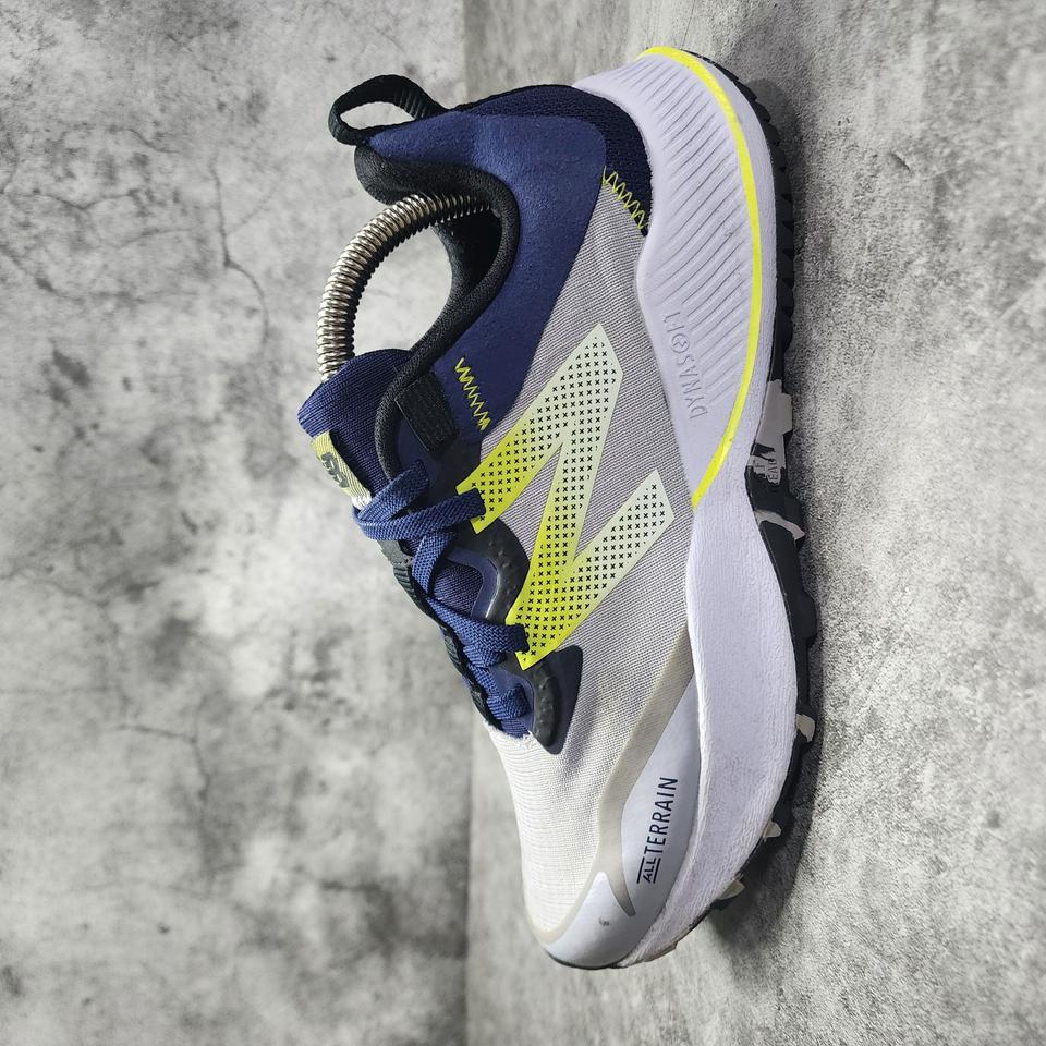 더블식스(정품)뉴발란스 다이나소프트 니트리얼 V4 235