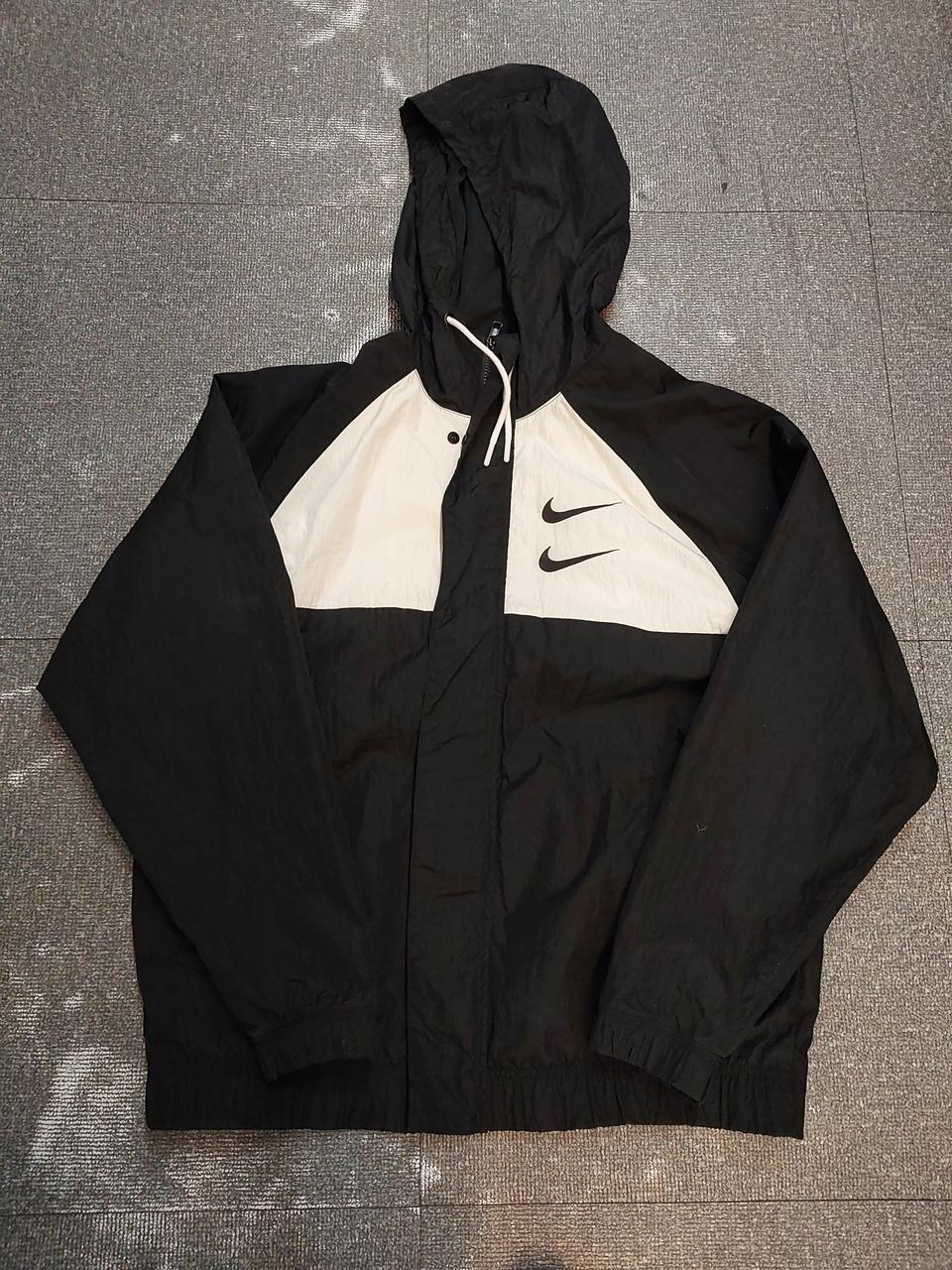 나이키 스우시 점퍼