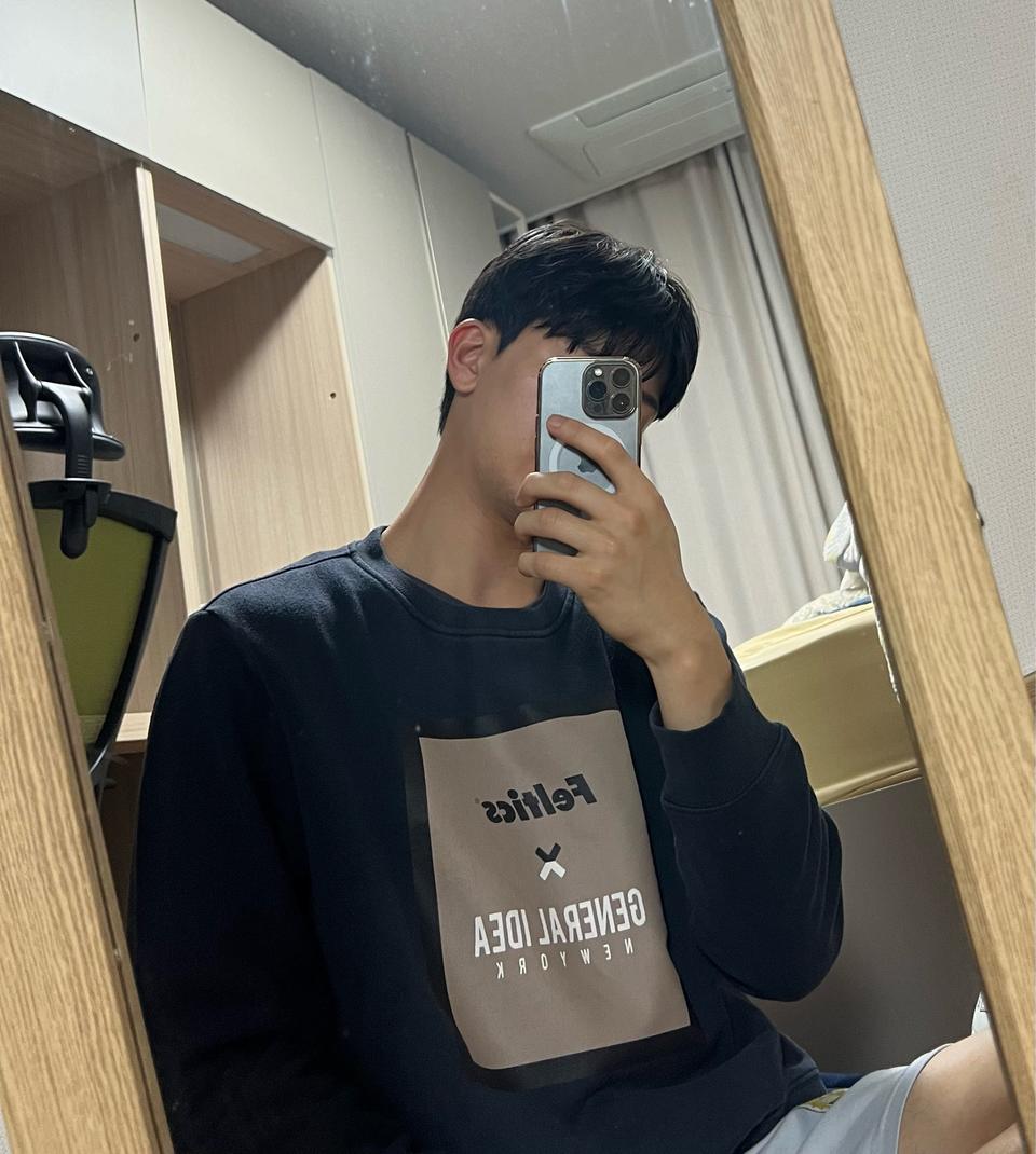 Feltics 정품 맨투맨 판매합니다!