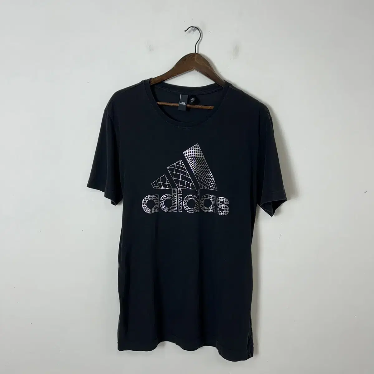 아디다스 빅로고 반팔티 110 급처합니다