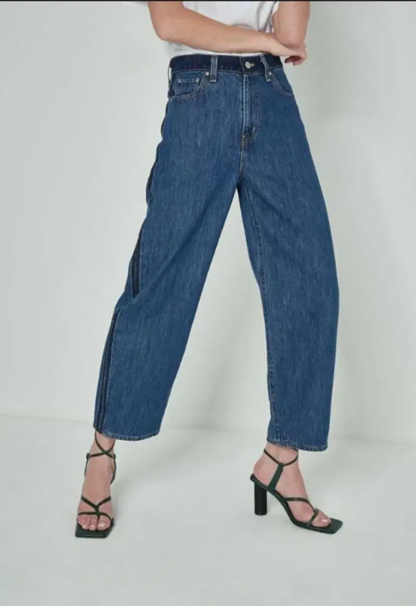 한섬 리바이스 콜라보 리워크 프로젝트 시스템 청바지 (55)