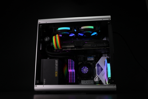 팰월드 권장사양 컴퓨터 팝니다