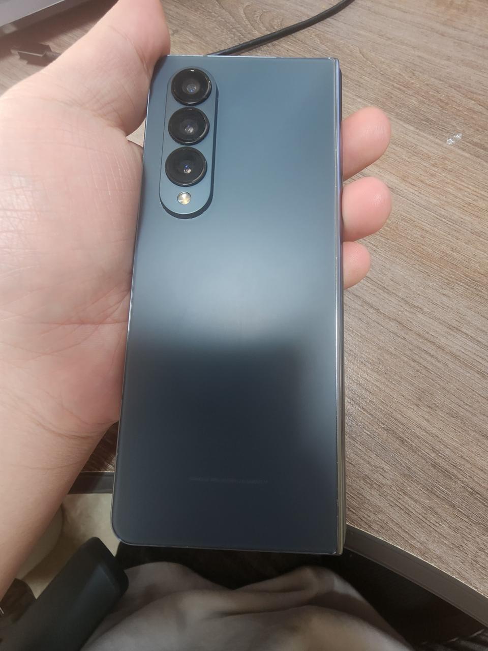 갤럭시z폴드4 블루팝니다.