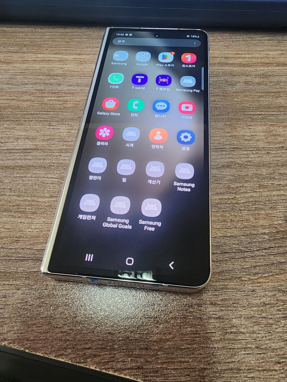 갤럭시z폴드5 512기가 골드팝니다.