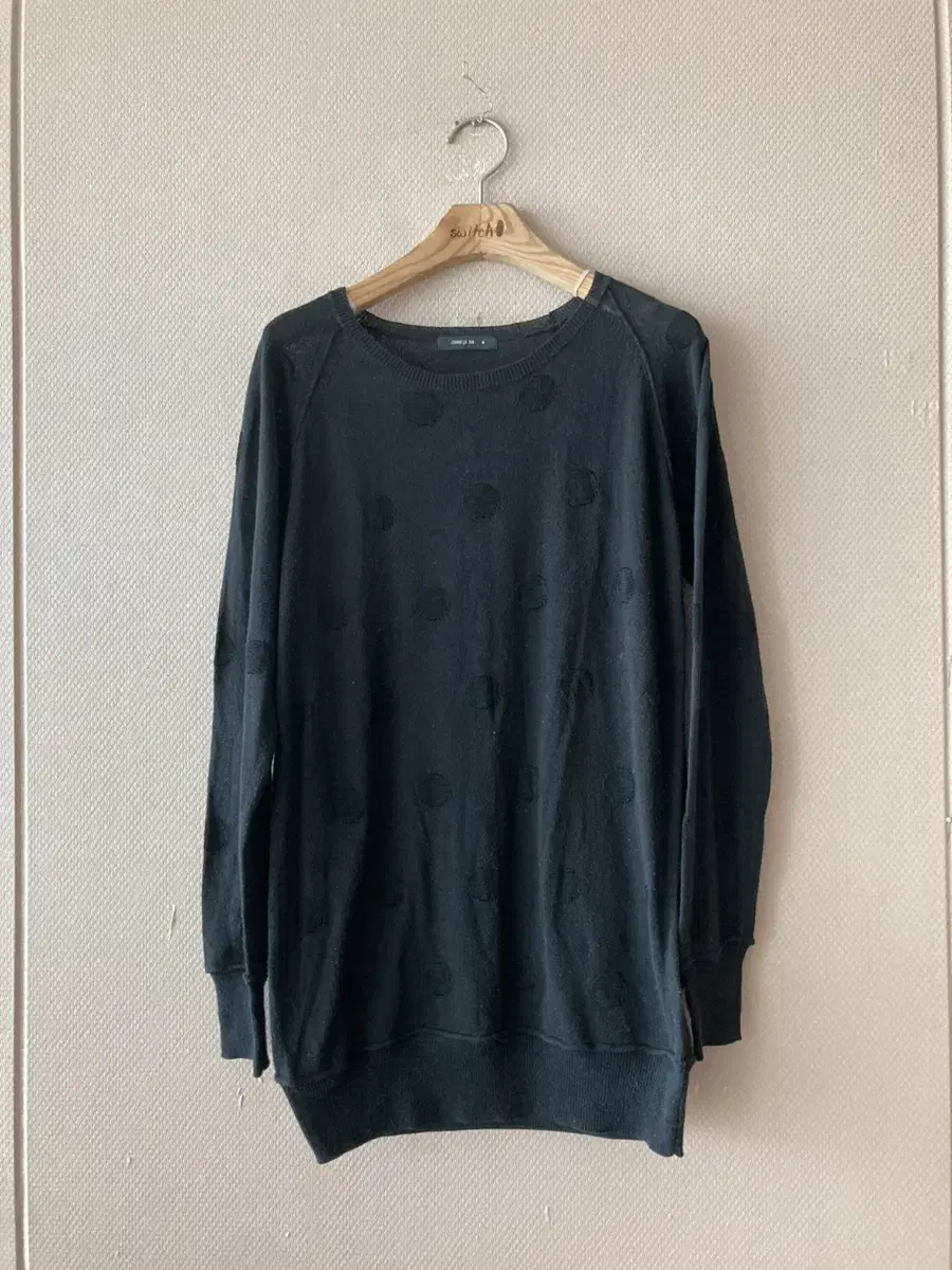 꼼사이즘 라운드 니트