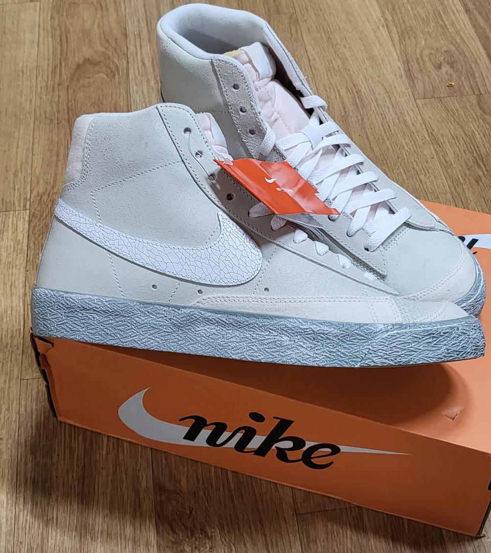 새상품 나이키 블레이저 스니커즈