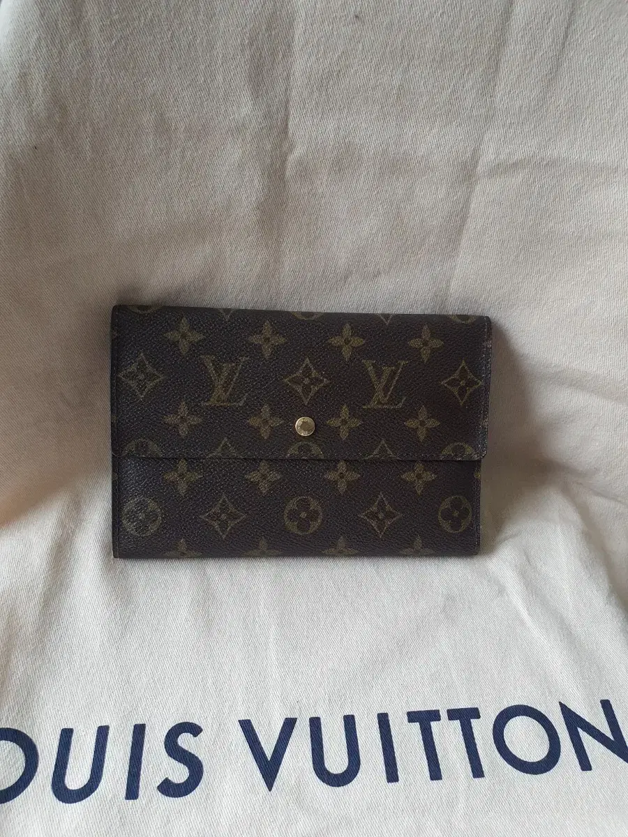 루이비통 장지갑 모노그램 클러치