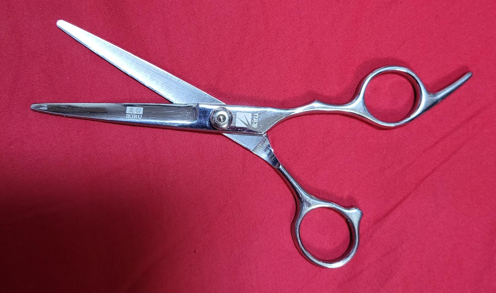 이키루 이발 가위입니다.2만원에 경기도 광주시 곤지암읍