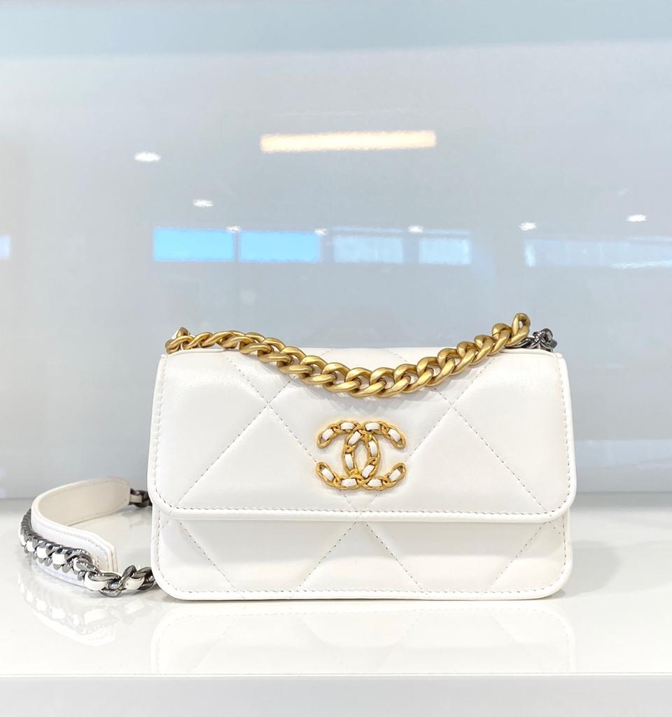 [전시급] 샤넬 19 체인 플랩 WOC 크로스백 램스킨 화이트 