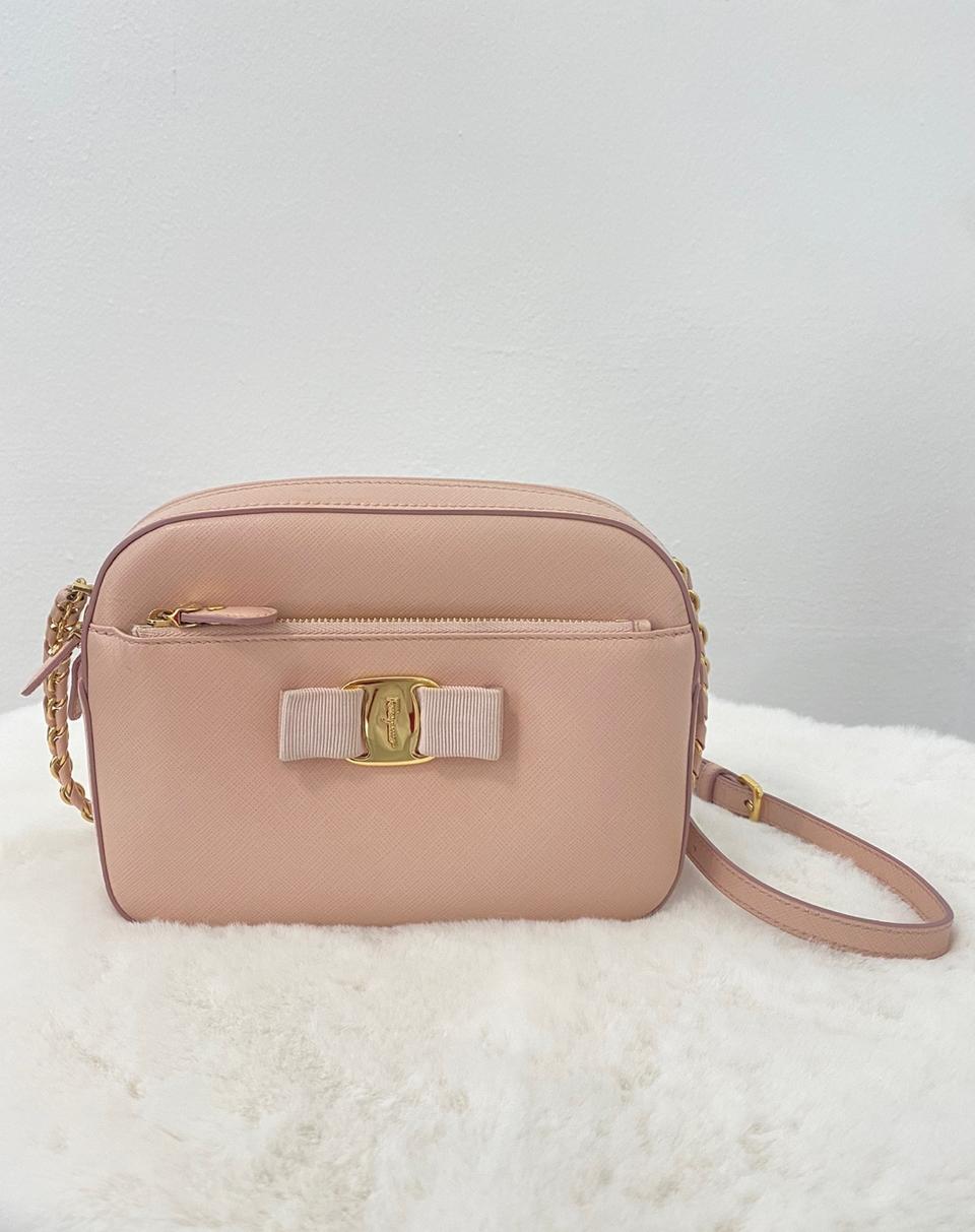 페라가모 리디아 리본 체인 크로스백 핑크