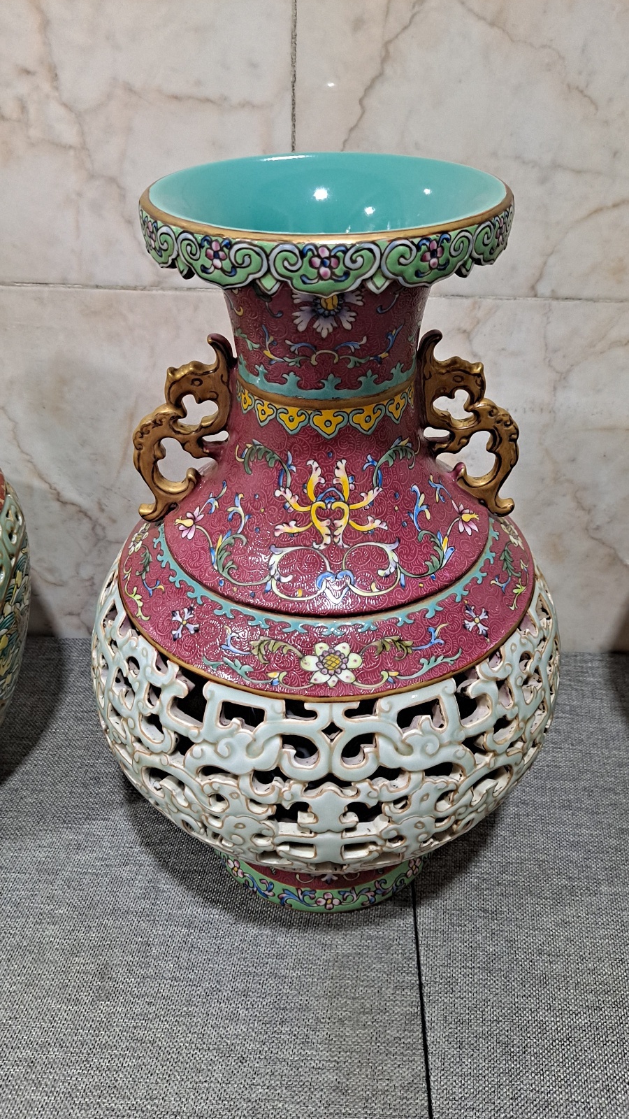 분채투각 화병도자기