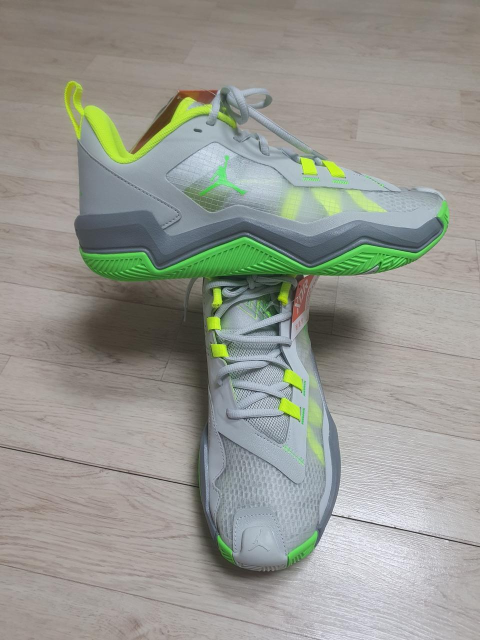 285 나이키 조던 농구화 운동화 배드민턴화 새상품 입니다