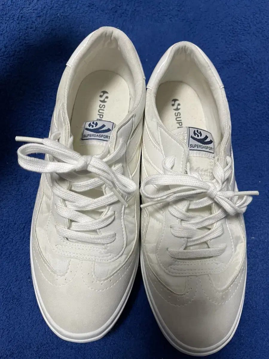 슈페르가 스니커즈