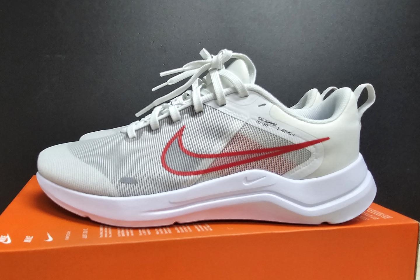 미착용새상품) 나이키 런닝 EST 1972 화이트 270